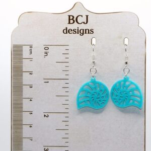 Bring a touch of the beach to your outfit with these Seashell earrings! Featuring delicate shell shapes in soft, natural tones, they’re lightweight and comfortable for everyday wear. Perfect for summer outings, beach trips, or casual sunny-day outfits, these earrings add a subtle, stylish coastal vibe. Ideal as a gift for beach lovers, travelers, or anyone who loves seaside-inspired accessories. Their versatile design makes them easy to pair with any summer wardrobe, from sundresses to shorts and tees, making your look effortlessly chic and vacation-ready. Delicate seashell design for a beachy vibe Lightweight and comfortable for all-day wear Perfect for summer outings or casual outfits Great gift for beach lovers or travelers