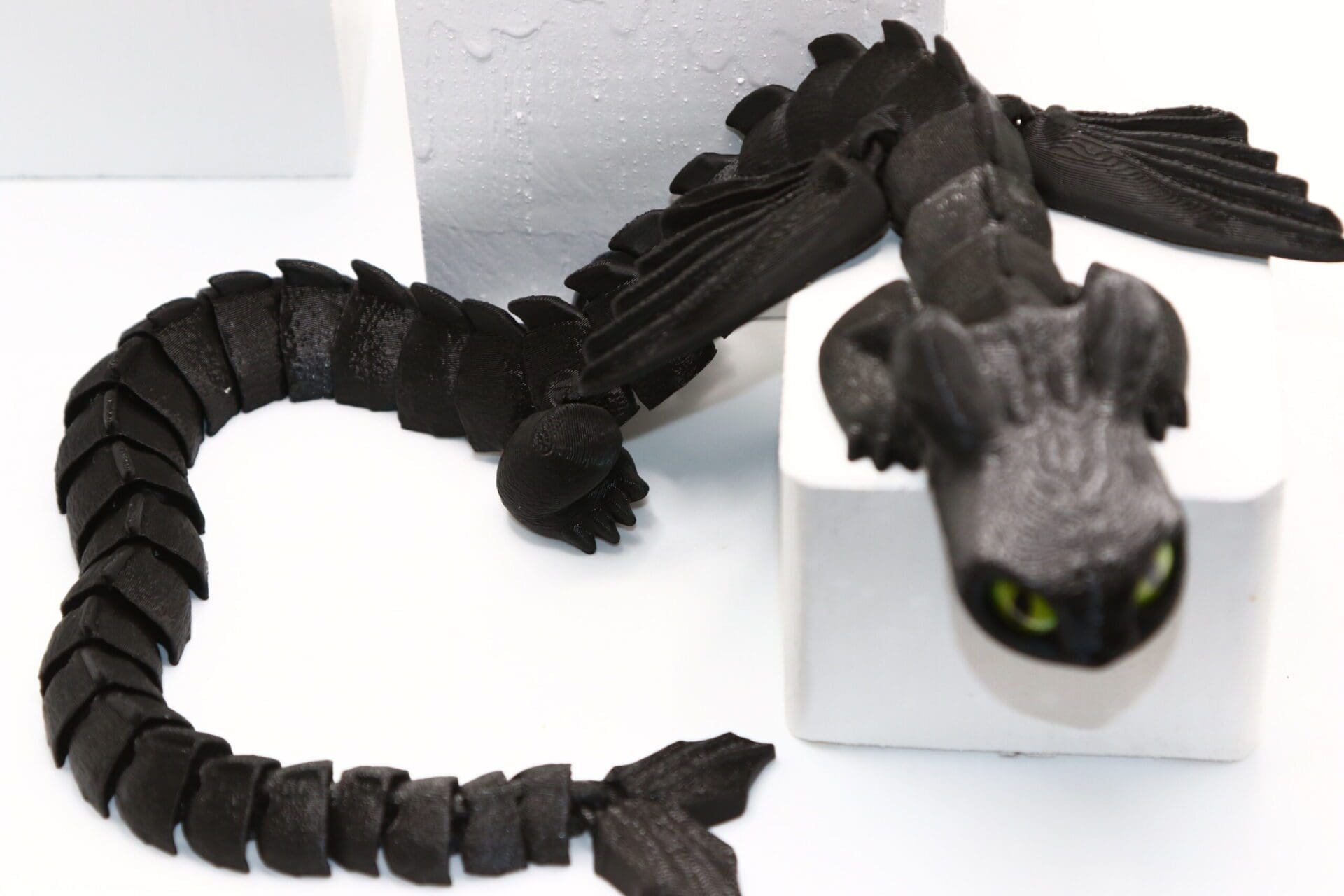 Night Fury Articulated Figureine - Image 4