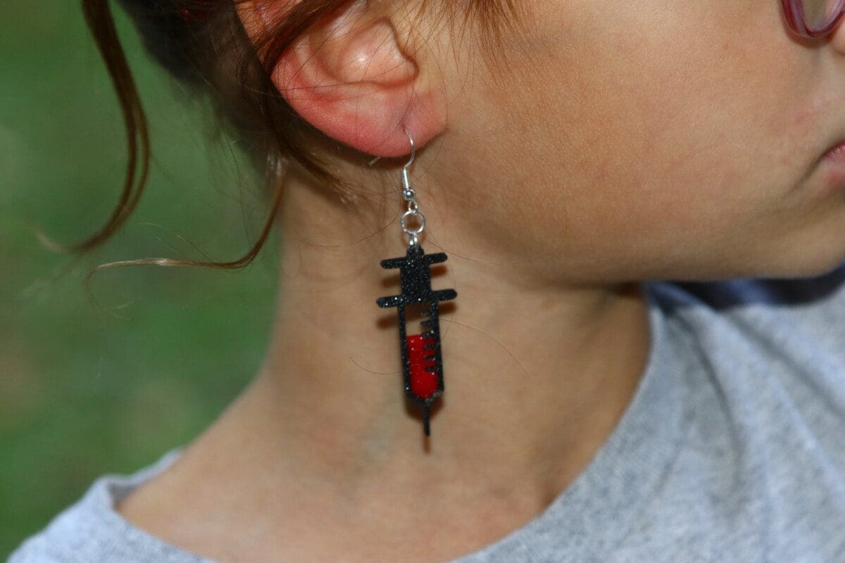 Needle filled with blood earrings, Halloween horror accessory